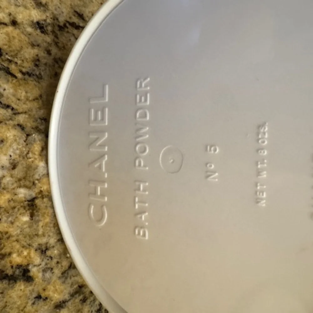 Empty Chanel container - Picture 2 of 2
